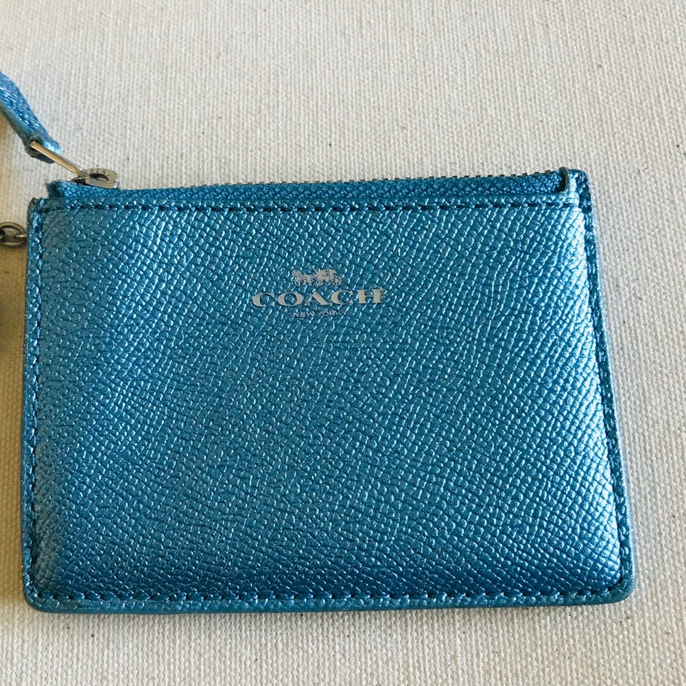 15% off 🥳🌟🎉HP!! Coach ID  holder.